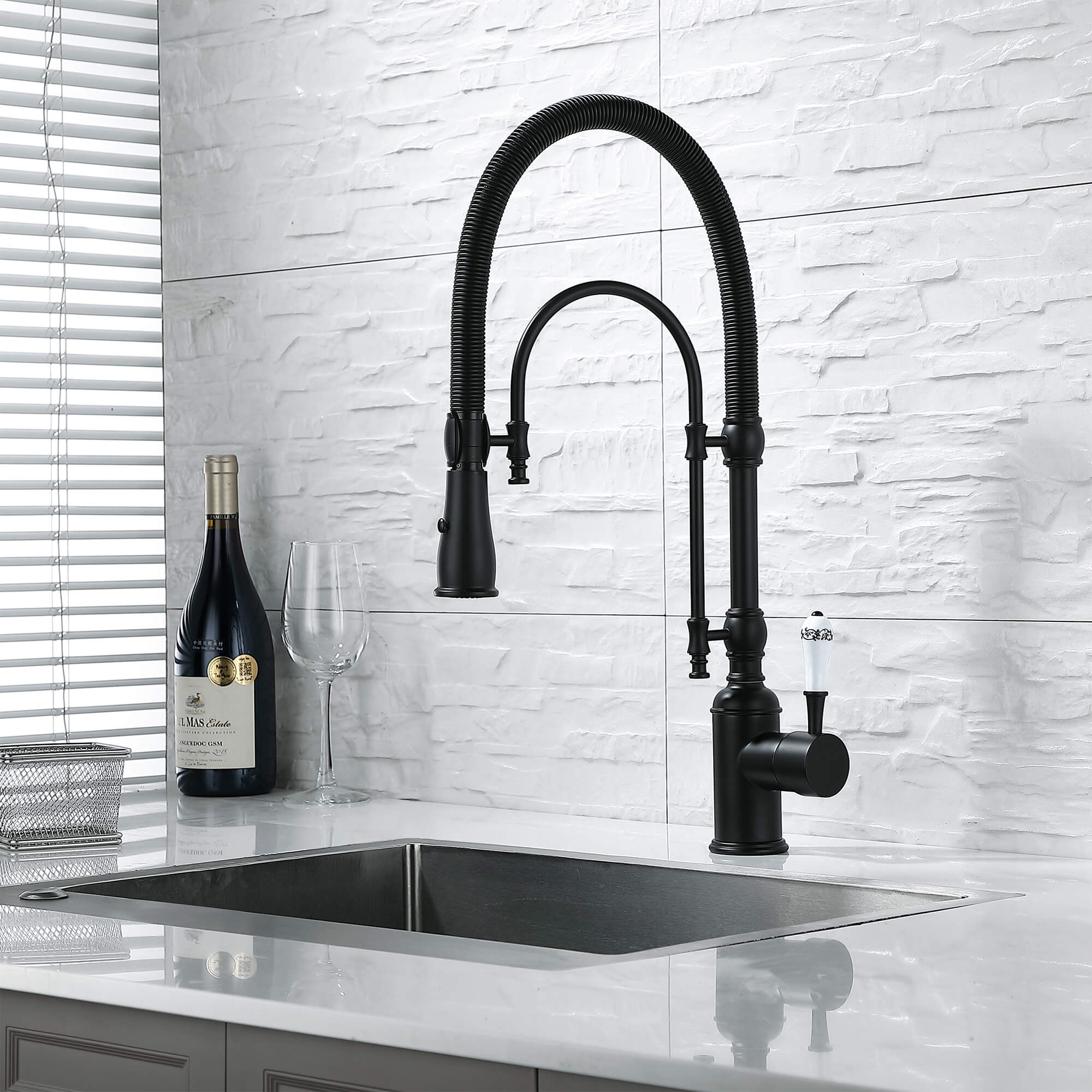 Kitchen Faucet with Sprayer Single Handle Brass Tap 360° Swivel Dual Spray Modes