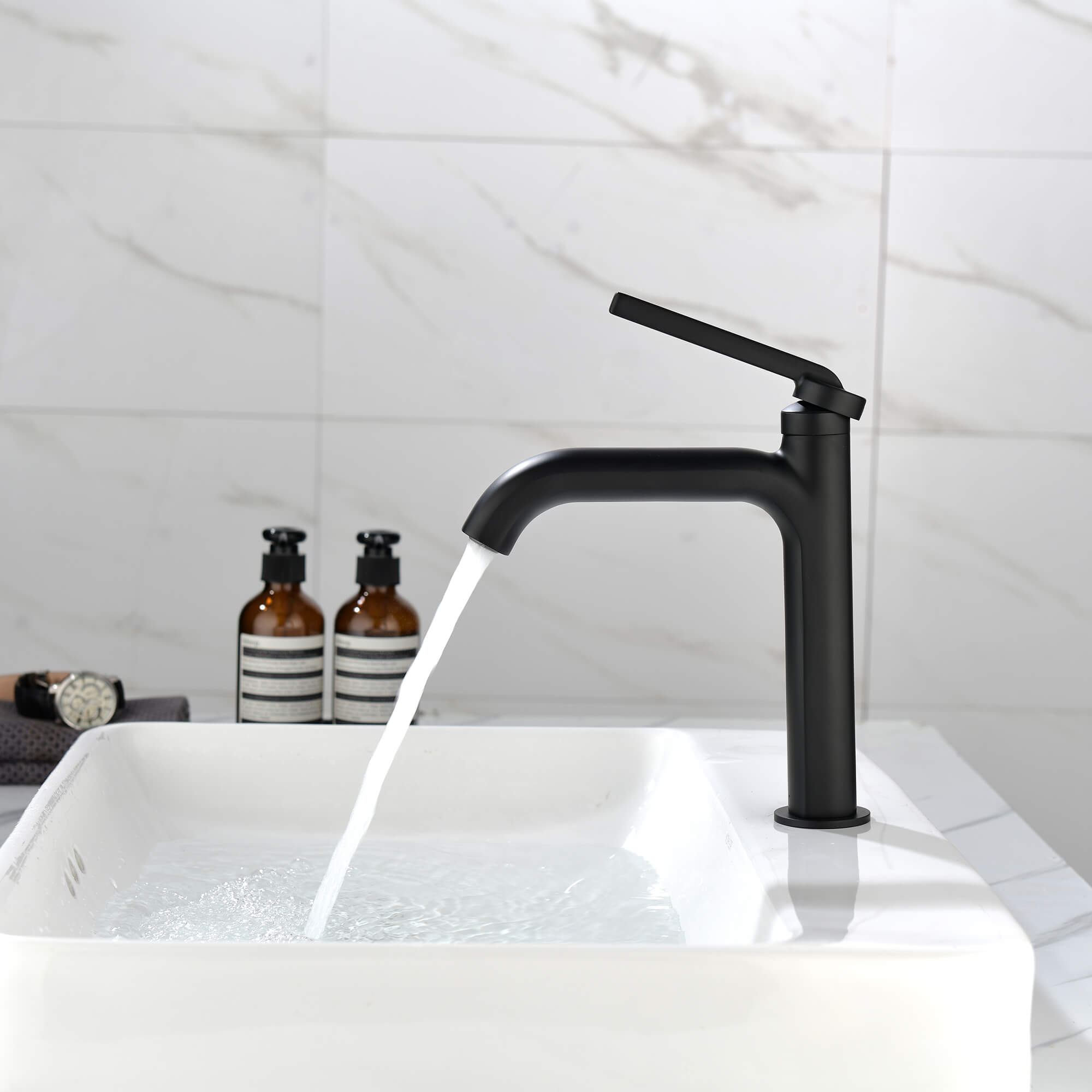 Modern Single-Handle Bathroom Sink Faucet with Stylish Design
