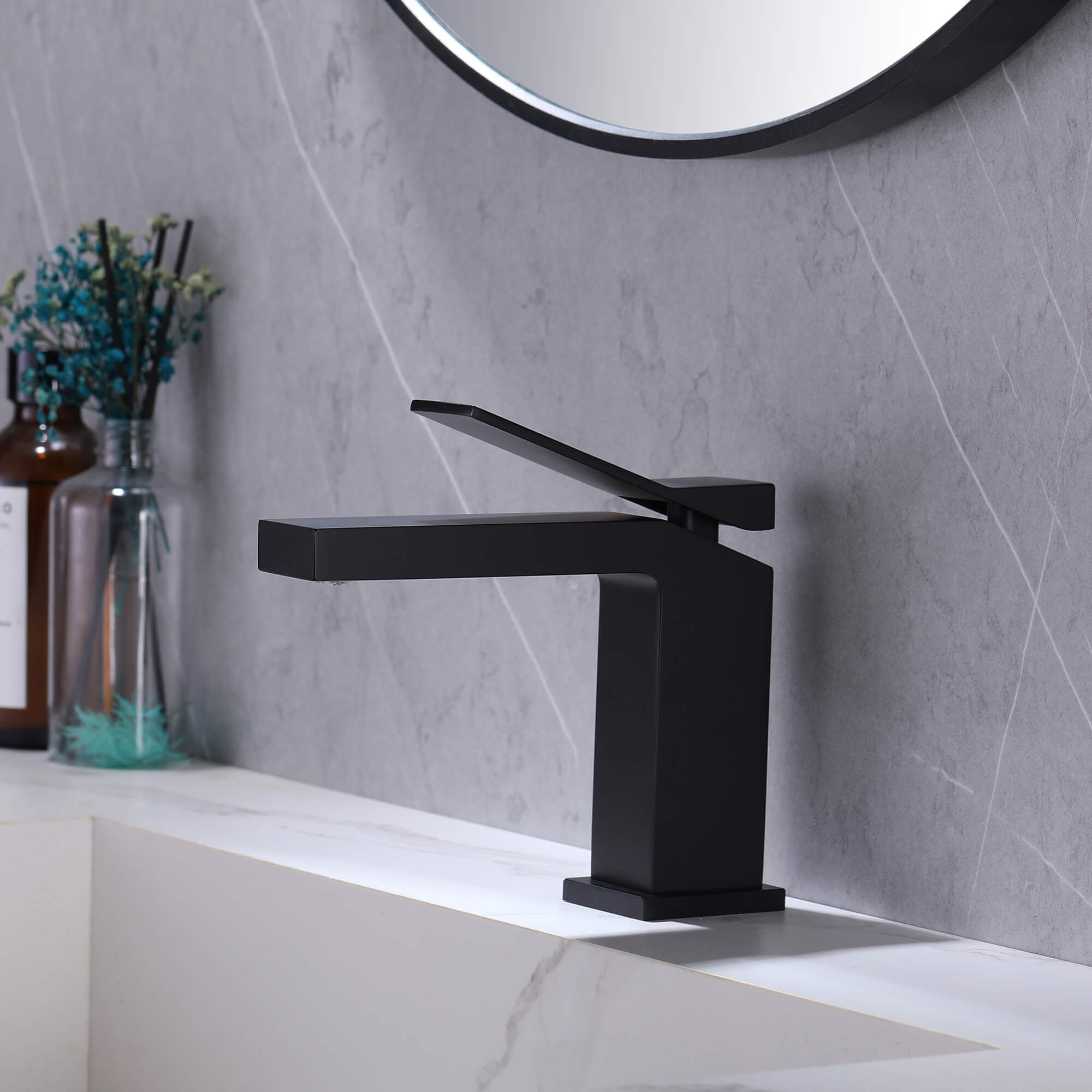 Contemporary Flat Spout Faucet for Deck Mount Sink