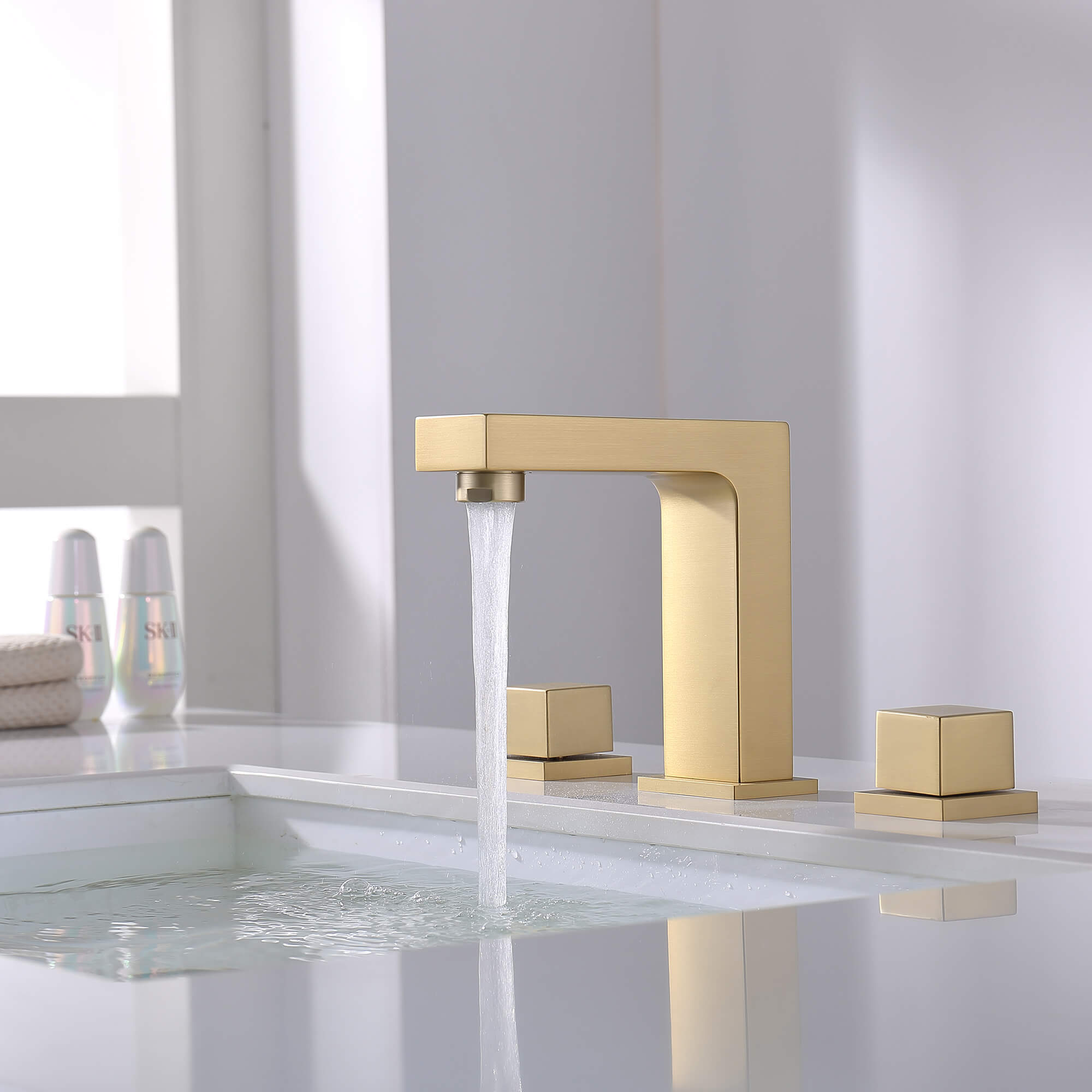 Stylish 3-Hole Widespread Bathroom Sink Faucet with 2 Handles
