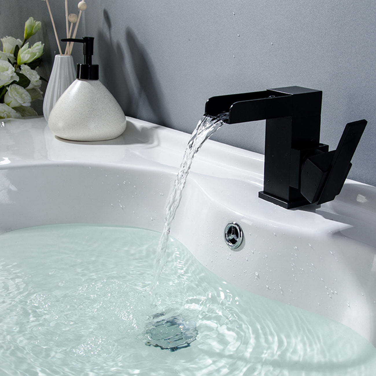 Flat Spout Waterfall Faucet with Side Handle Lever