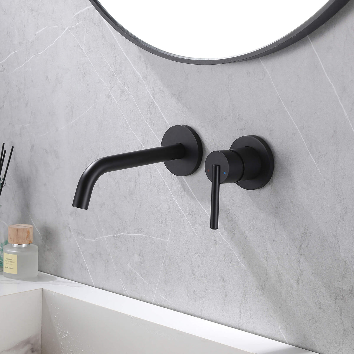  sink faucet matte black behind sink