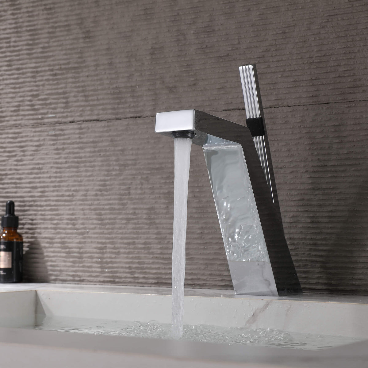 Modern Single-Hole Bathroom Basin Mixer Tap for Elegant Sinks