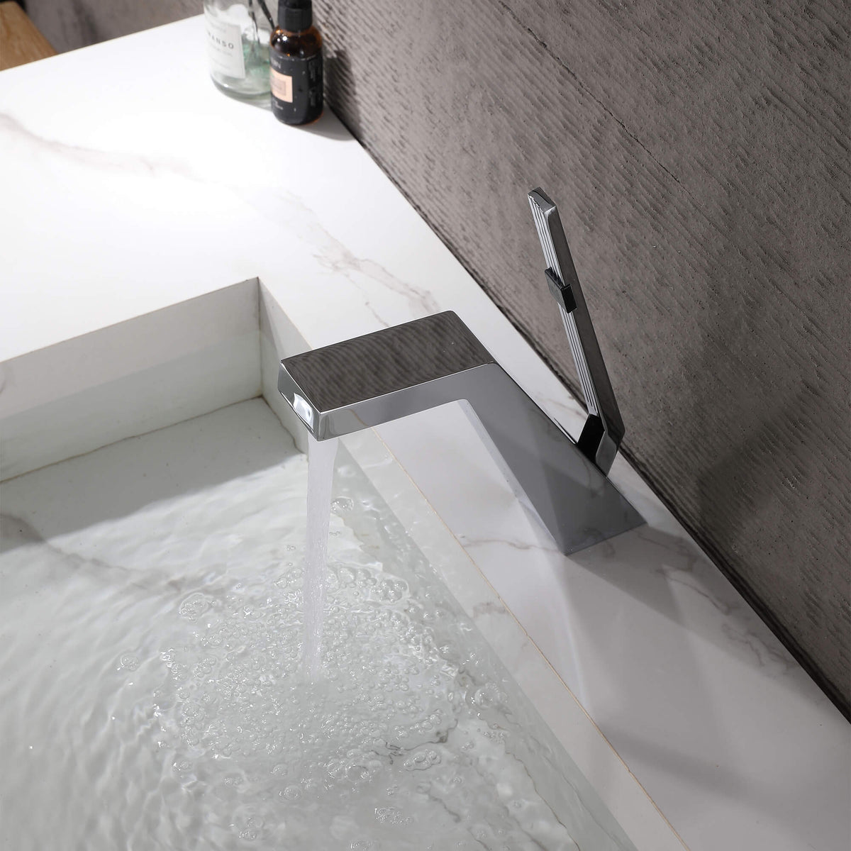 Modern Single-Hole Bathroom Basin Mixer Tap for Elegant Sinks