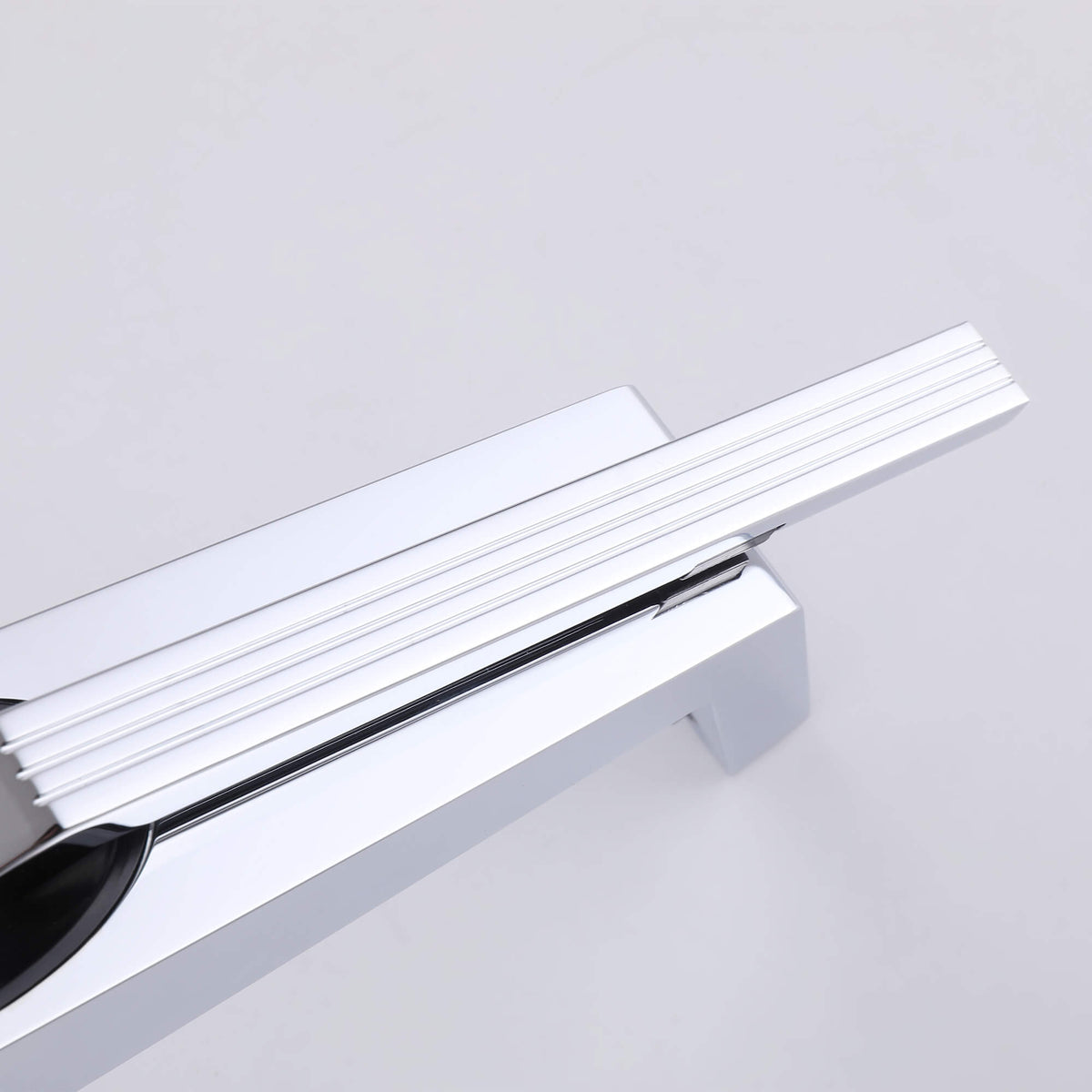 Modern Single-Hole Bathroom Basin Mixer Tap for Elegant Sinks