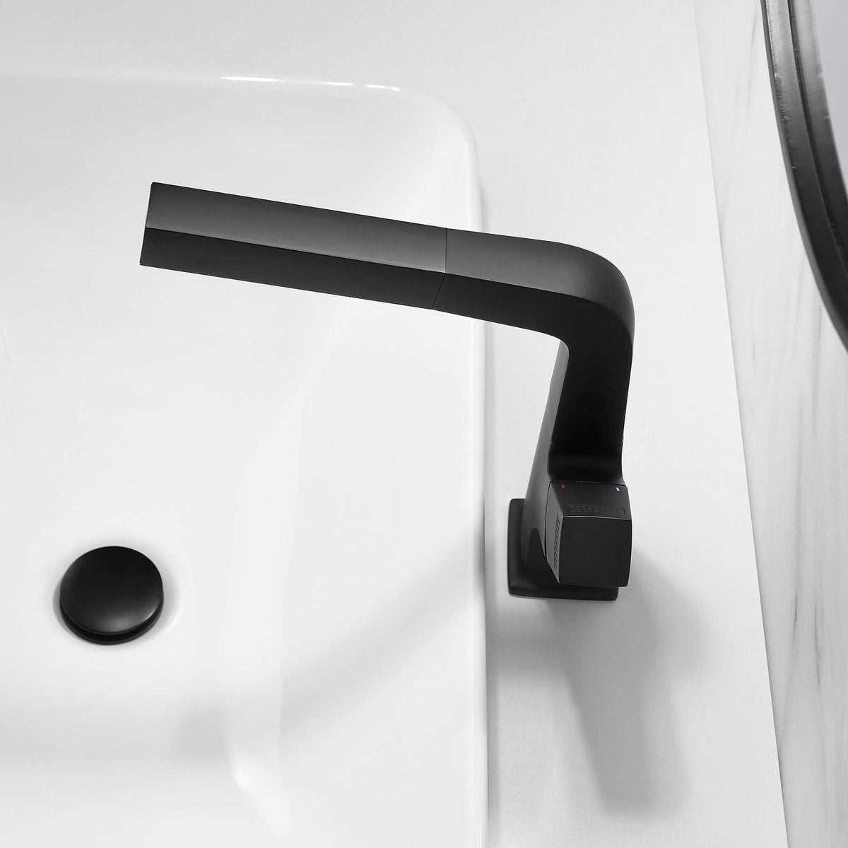 Pull-Out Bathroom Faucet with Dual-Mode Spray and Single Handle