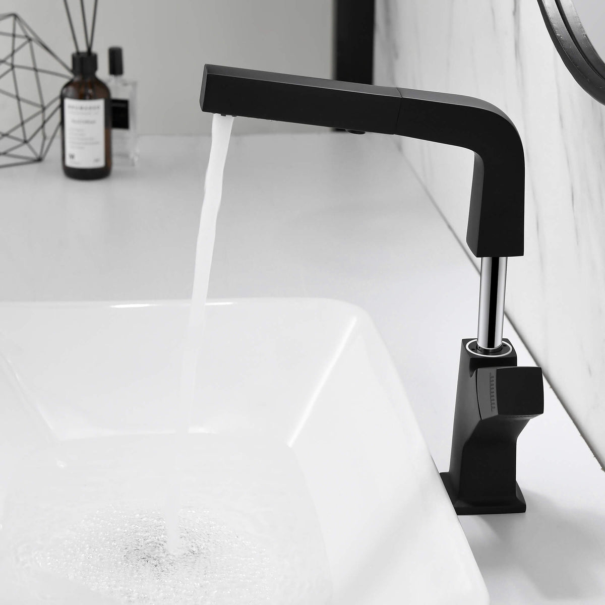 Pull-Out Bathroom Faucet with Dual-Mode Spray and Single Handle