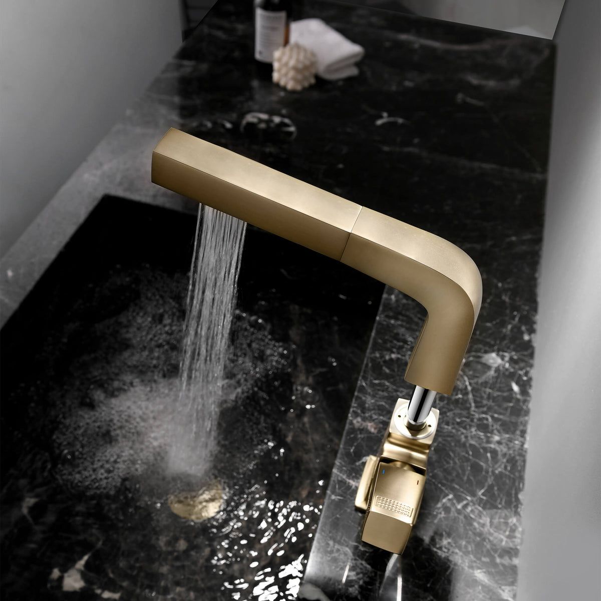 Pull-Out Bathroom Faucet with Dual-Mode Spray and Single Handle