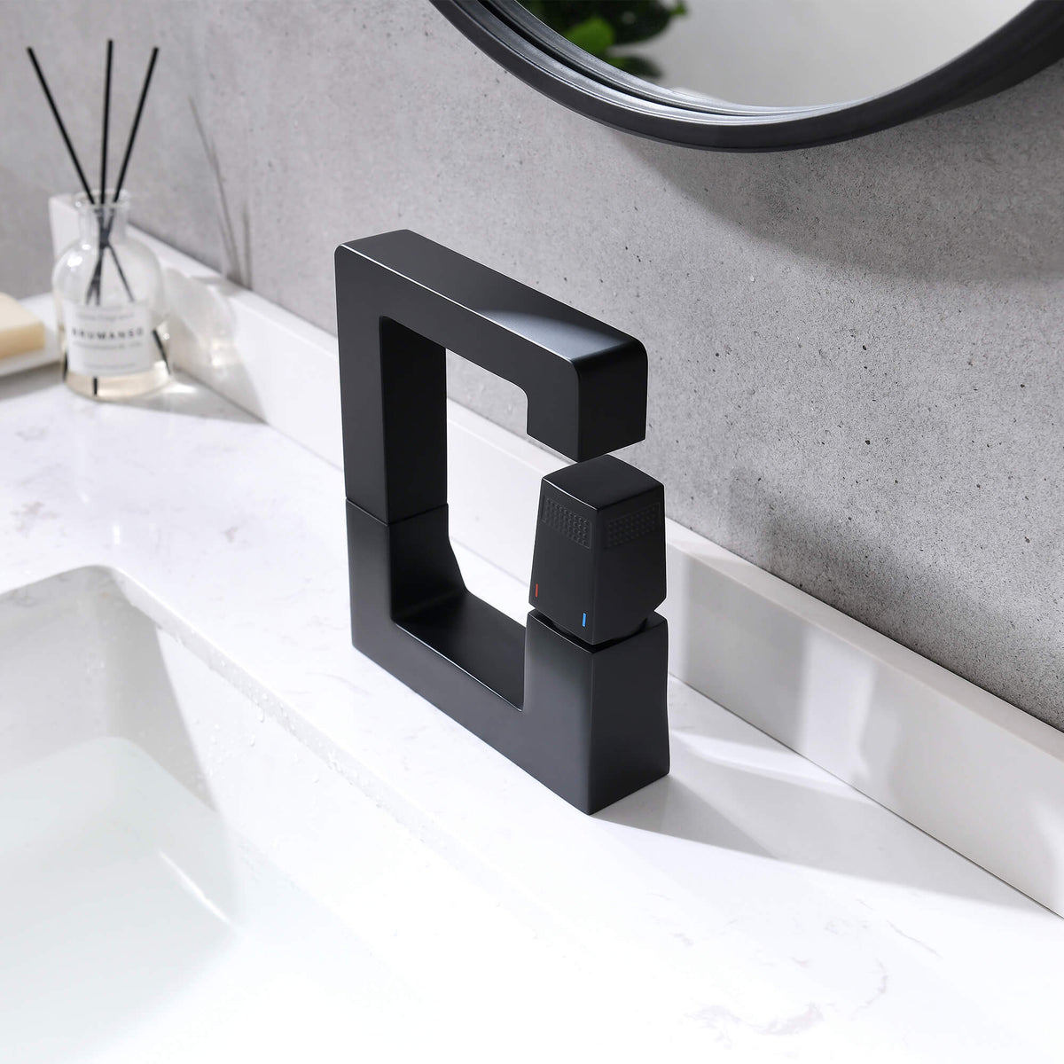 Single Handle Bathroom Basin Faucet with Open Square Frame