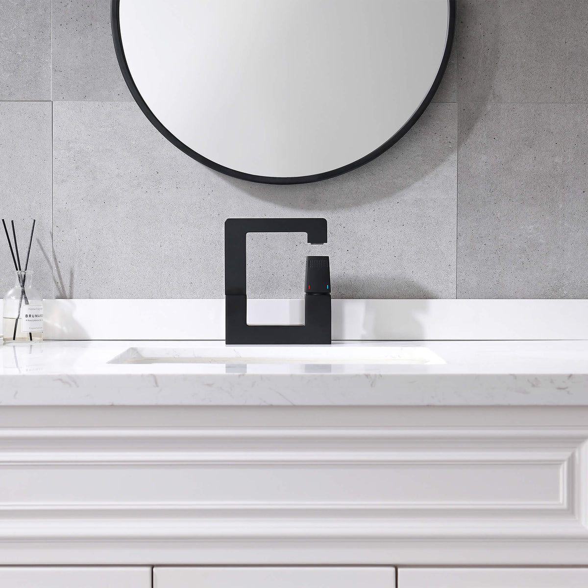 Single Handle Bathroom Basin Faucet with Open Square Frame