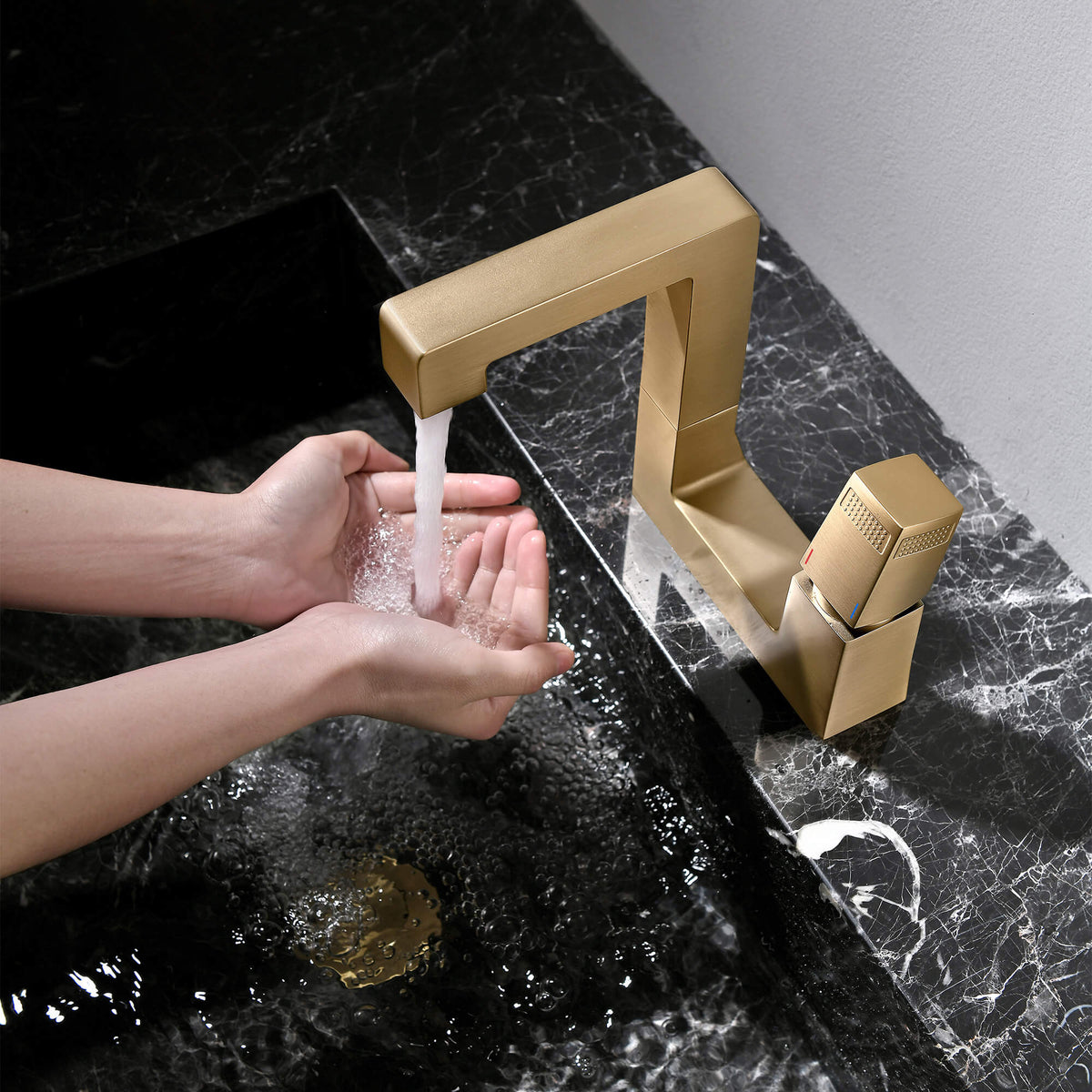 Single Handle Bathroom Basin Faucet with Open Square Frame