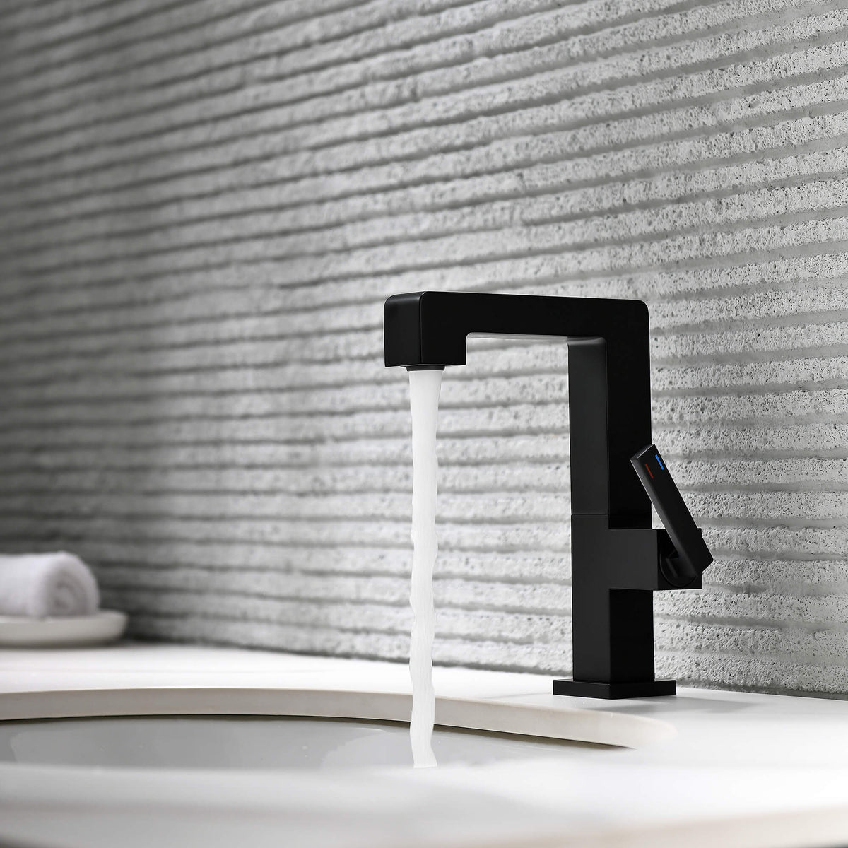 Brass Bathroom Sink Faucet with Single-Handle Rotatable Basin Tap