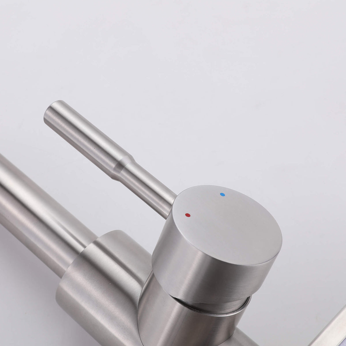 Single-Handle Bathroom Faucet with 360° Rotatable Spout