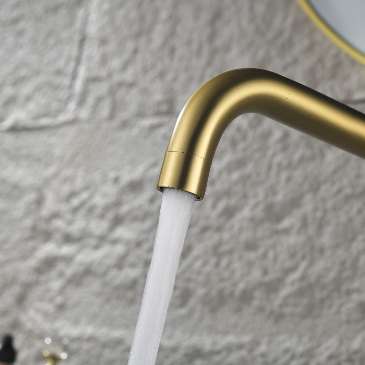 Rotating Spout Mixer Tap for Washbasin with One Handle
