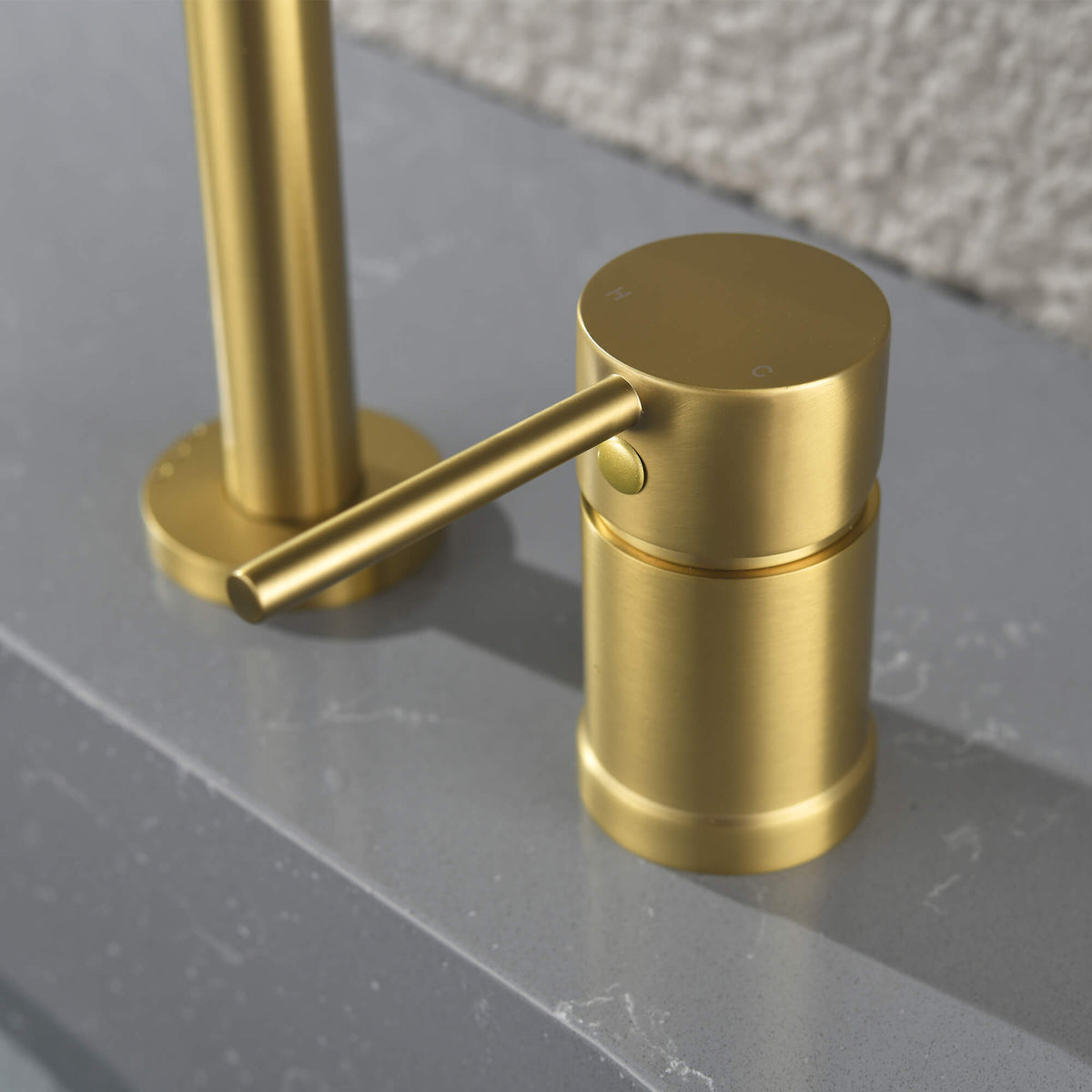 Rotating Spout Mixer Tap for Washbasin with One Handle