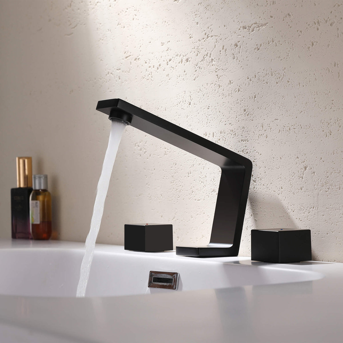 3-Hole 2-Handle Widespread Bathroom Sink Faucet with Modern Design