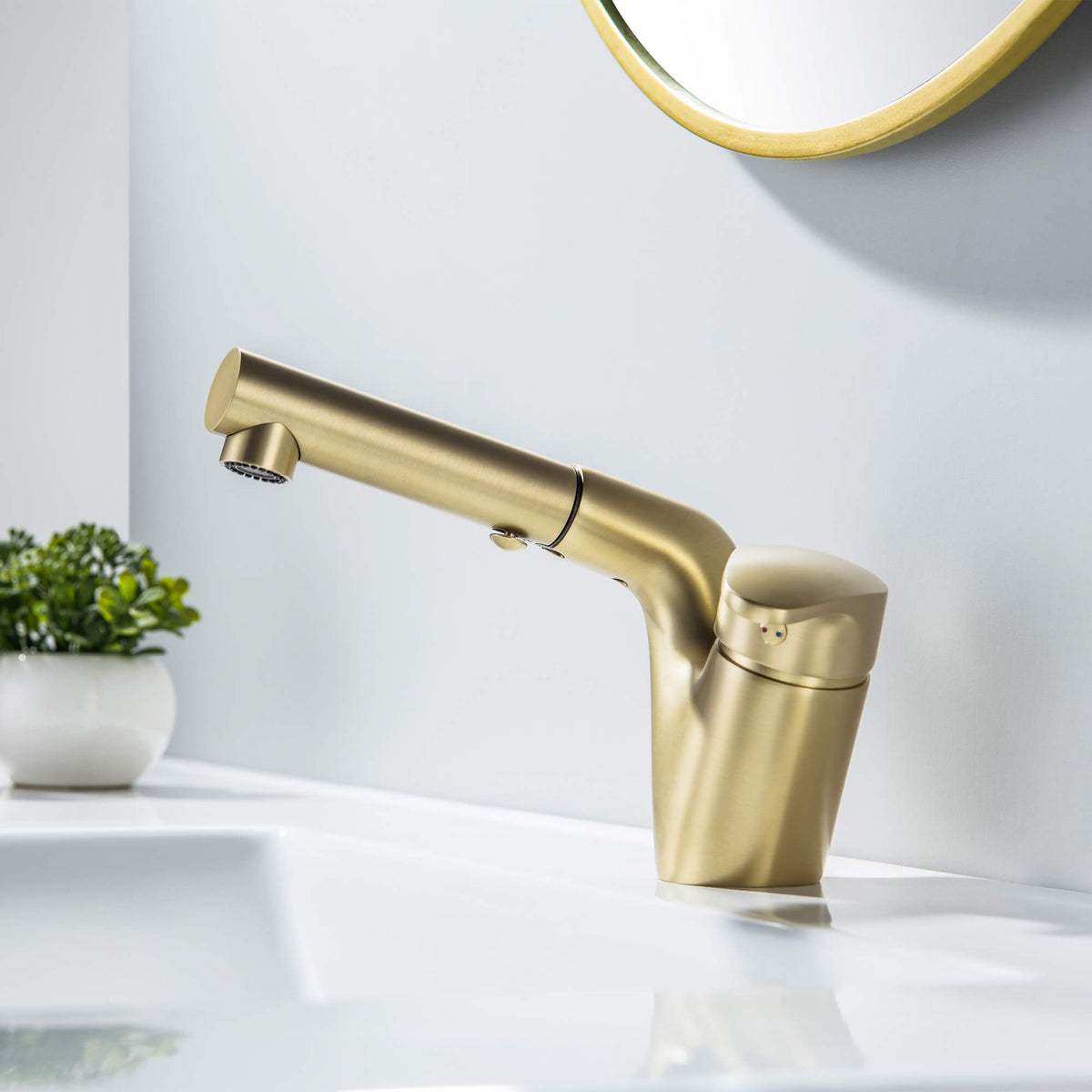 Pull-Out Bathroom Faucet Modern Single Handle Dual Spray Extendable Hose Brushed Gold