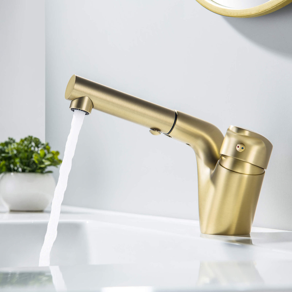 Pull-Out Bathroom Faucet Modern Single Handle Dual Spray Extendable Hose Brushed Gold