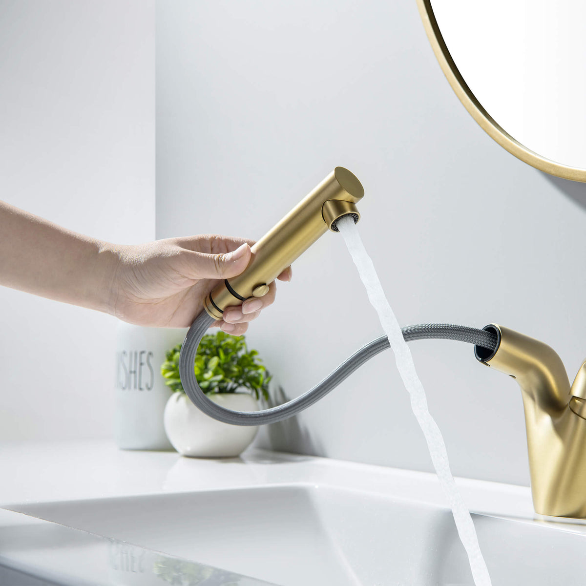 Pull-Out Bathroom Faucet Modern Single Handle Dual Spray Extendable Hose Brushed Gold