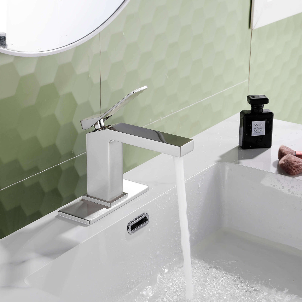 Stylish Single-Handle Bathroom Sink Faucet with Elegant Cover Plate