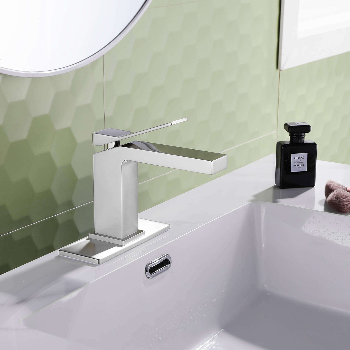 Stylish Single-Handle Bathroom Sink Faucet with Elegant Cover Plate