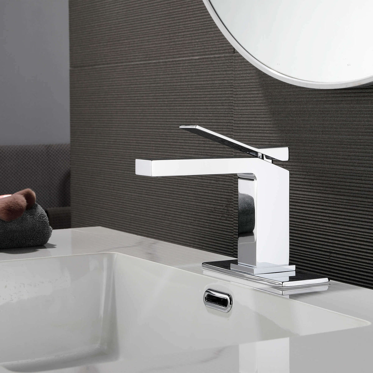 Stylish Single-Handle Bathroom Sink Faucet with Elegant Cover Plate