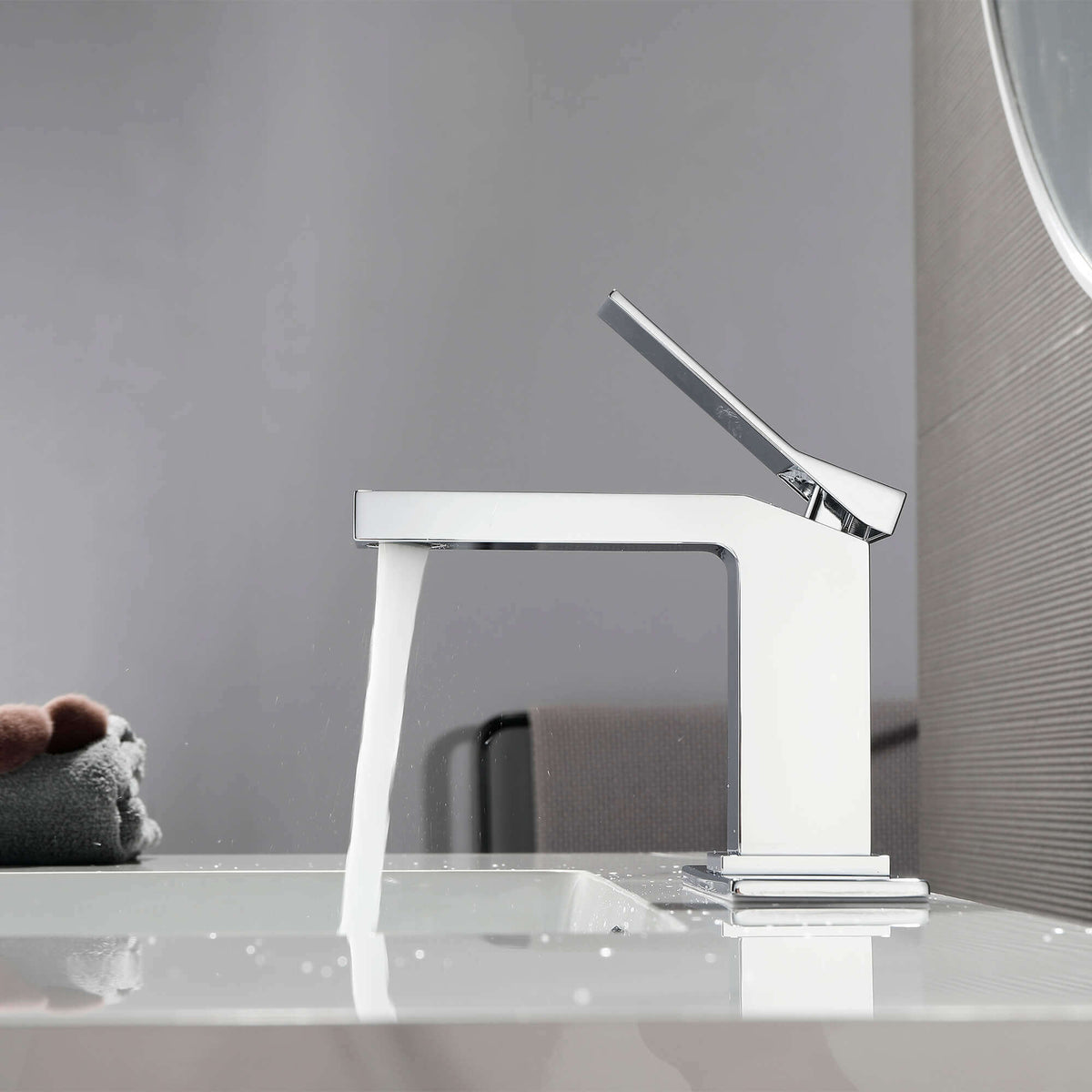 Stylish Single-Handle Bathroom Sink Faucet with Elegant Cover Plate