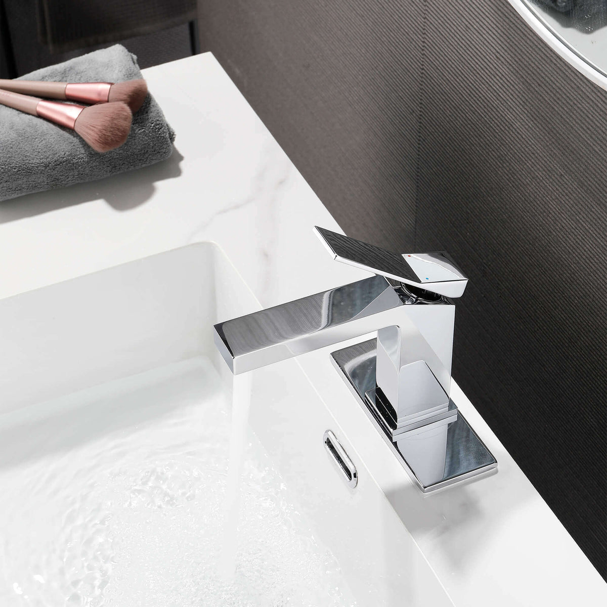 Stylish Single-Handle Bathroom Sink Faucet with Elegant Cover Plate