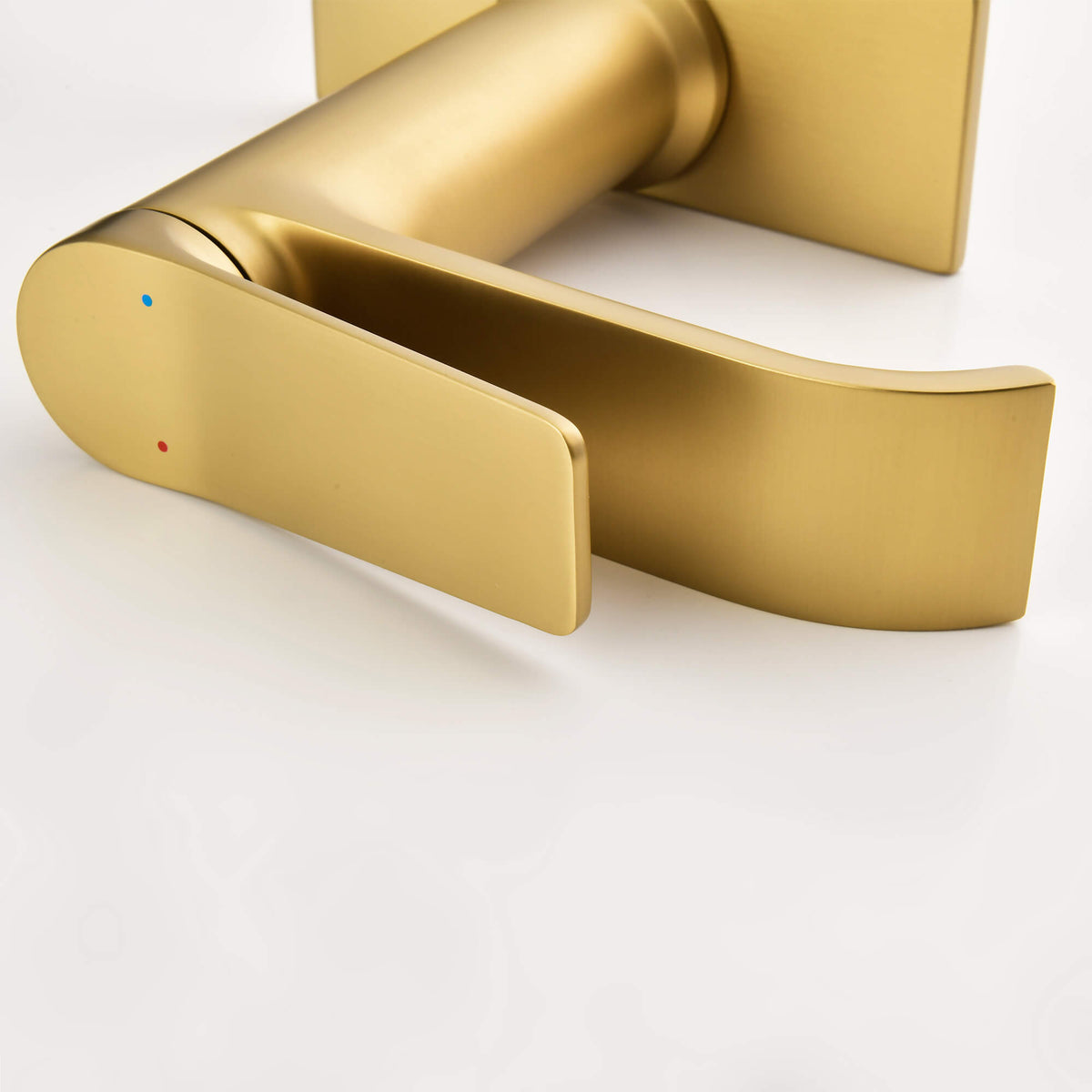 Single Handle Bathroom Basin Faucet with Pop-Up Drain and Deck Plate