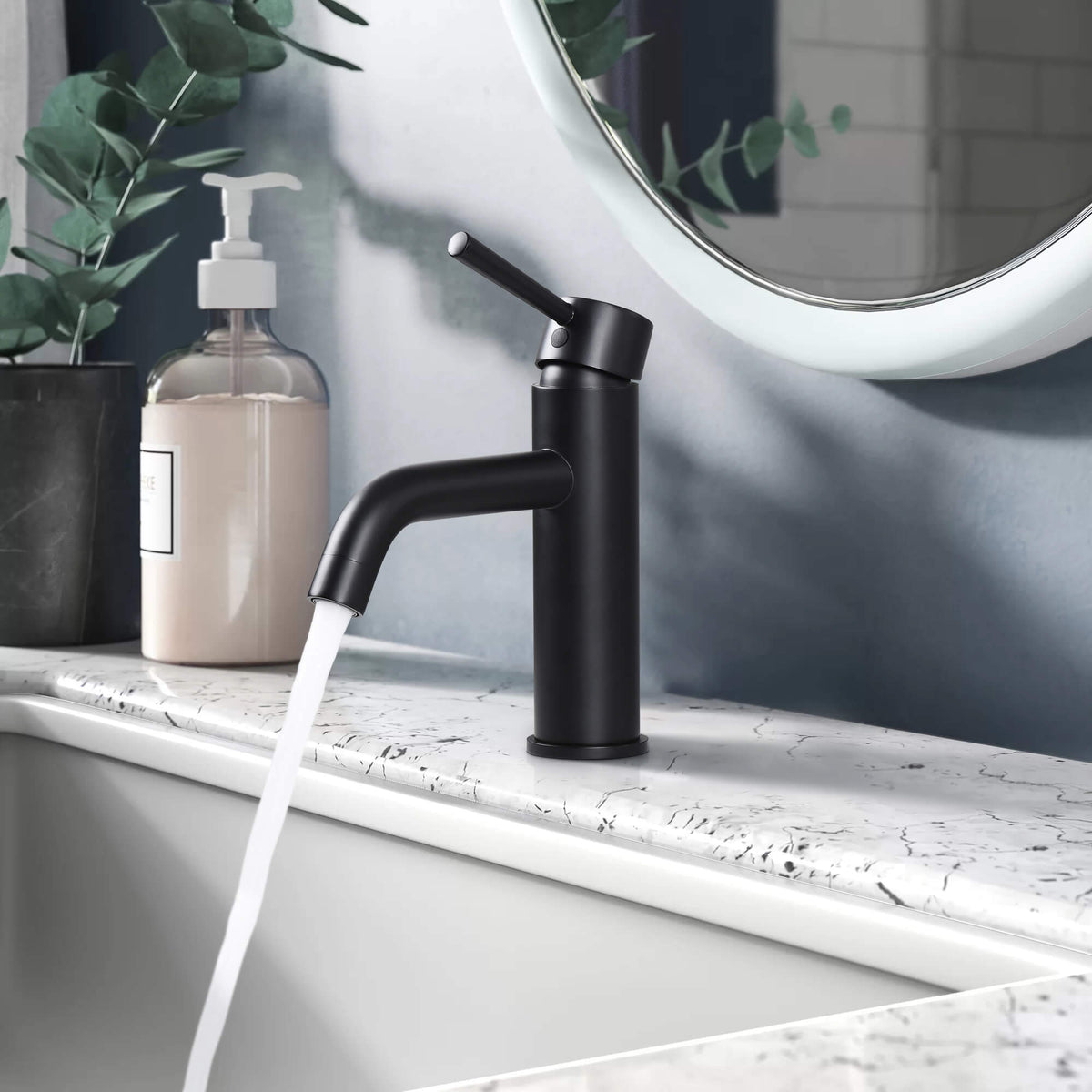 Minimalist Brass Bathroom Faucet Modern Single-Handle Tap