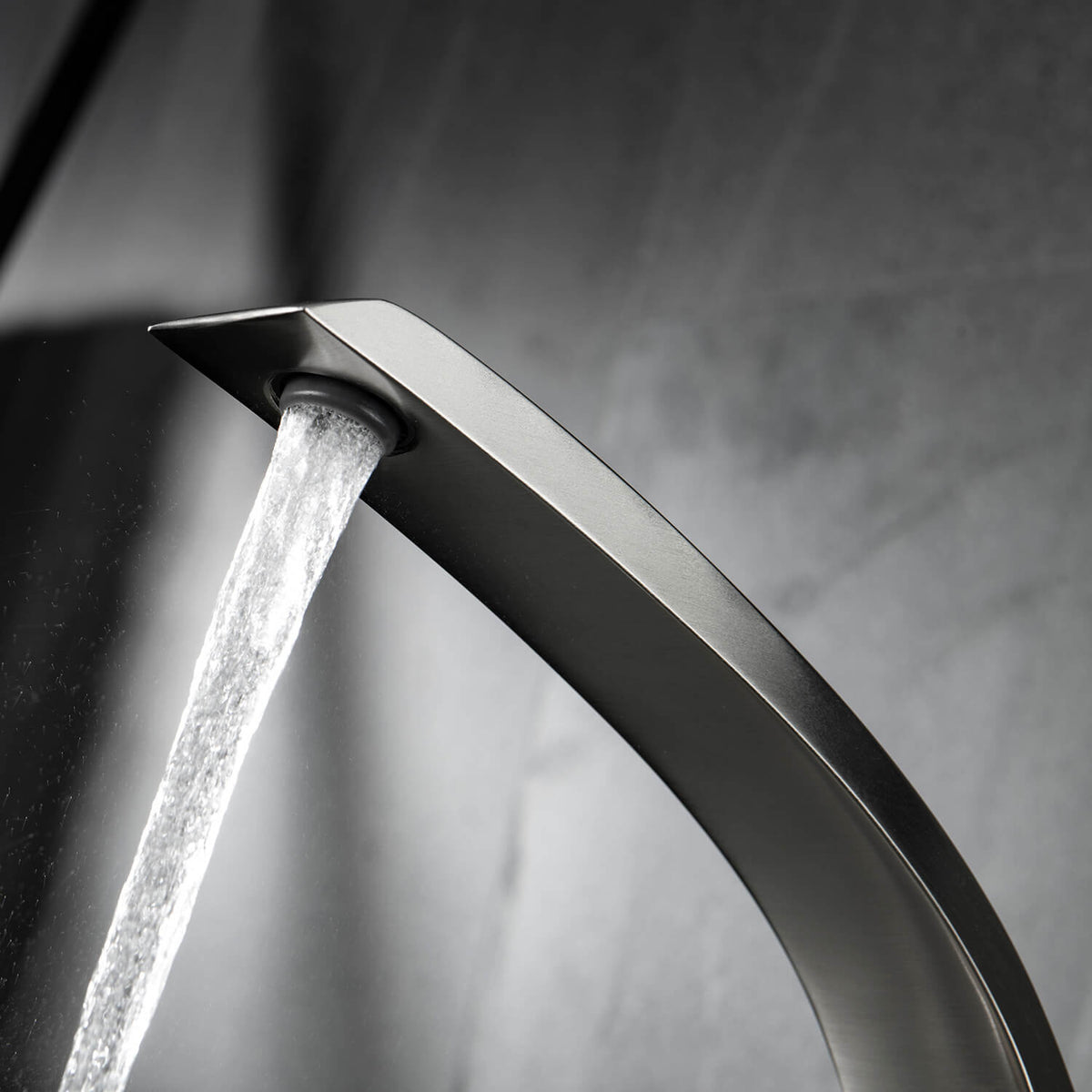 Arc Spout Single Lever Faucet for Deck-Mount Install
