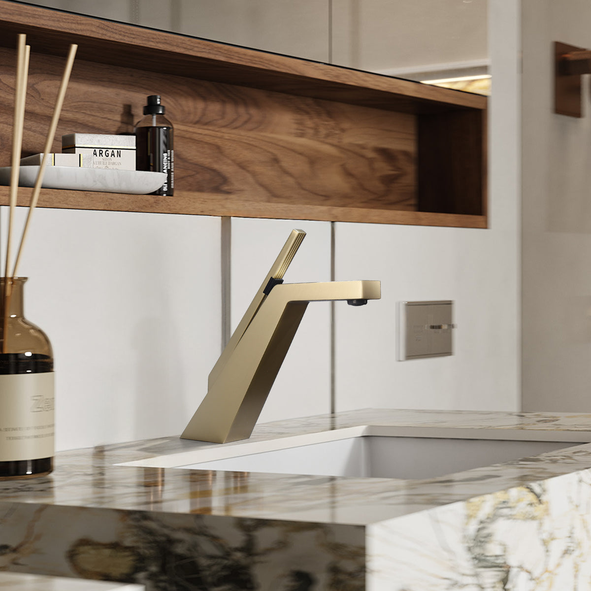 Modern Single-Hole Bathroom Basin Mixer Tap for Elegant Sinks