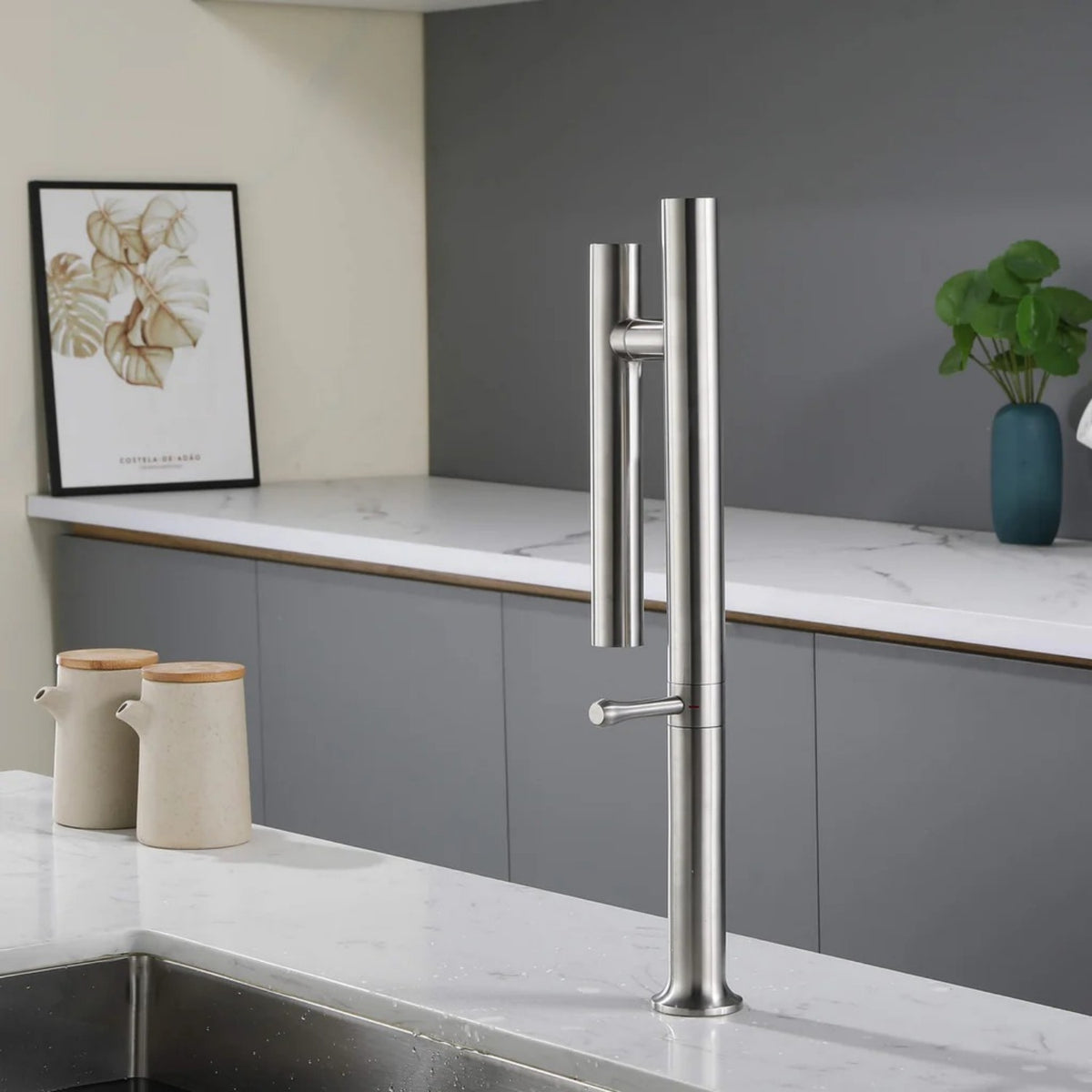 Stainless Steel Kitchen Sink Faucet Single Handle 360° Swivel Spout Mixer Tap