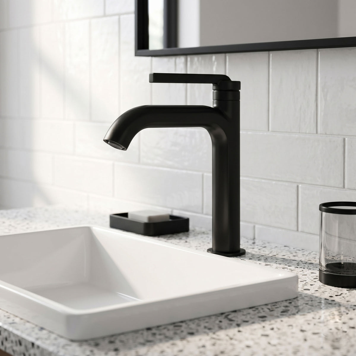 Modern Single-Handle Bathroom Sink Faucet with Stylish Design