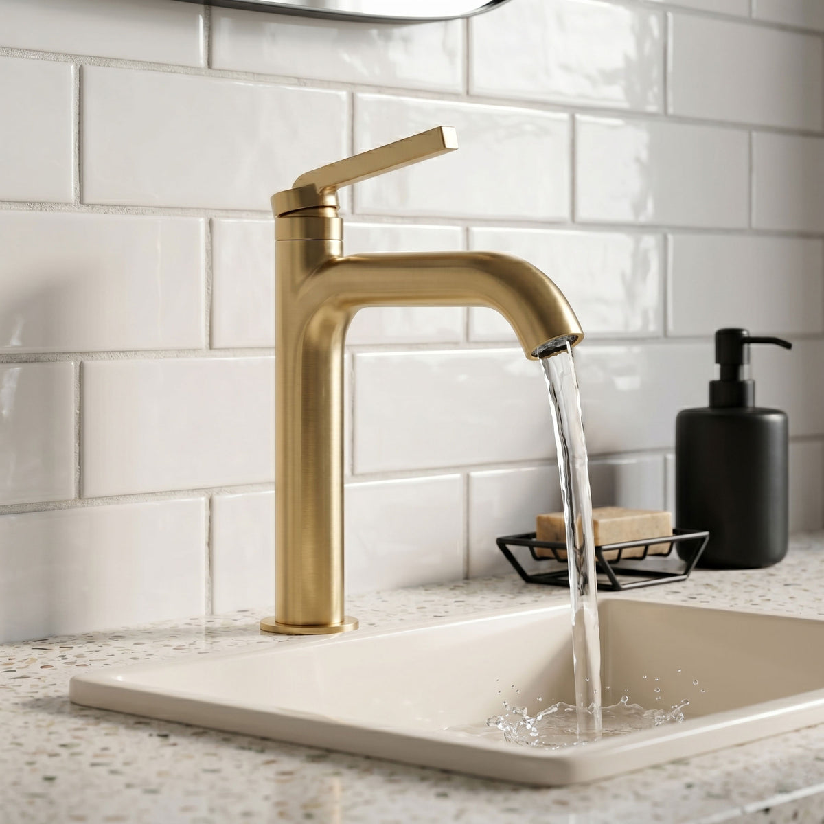 Modern Single-Handle Bathroom Sink Faucet with Stylish Design