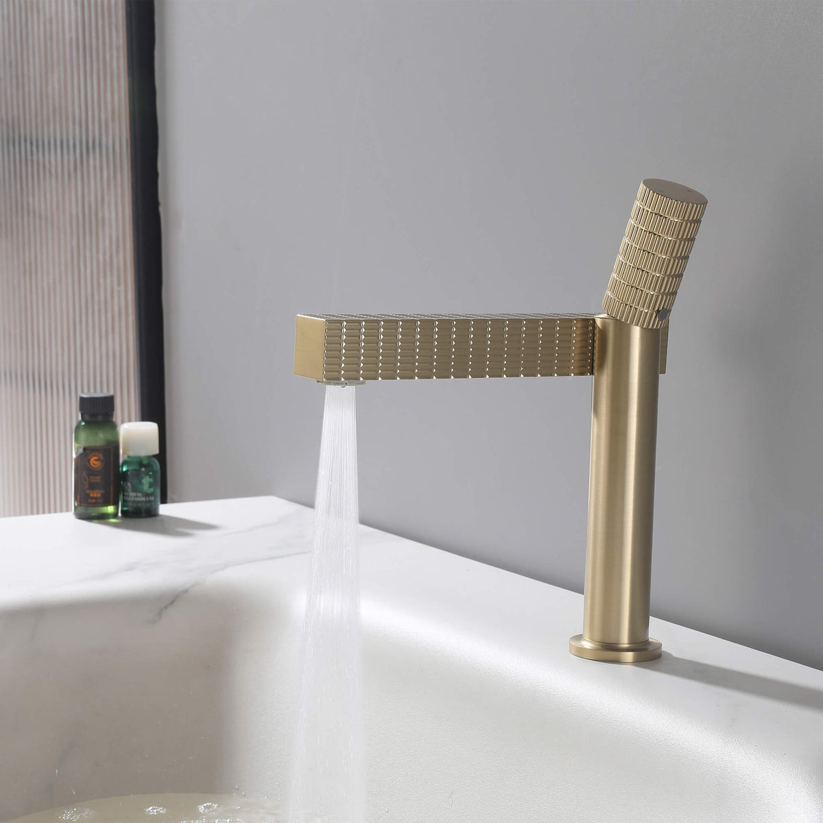 Modern Single Hole Bathroom Faucet with Dual Water Outlet and Flip Aerator