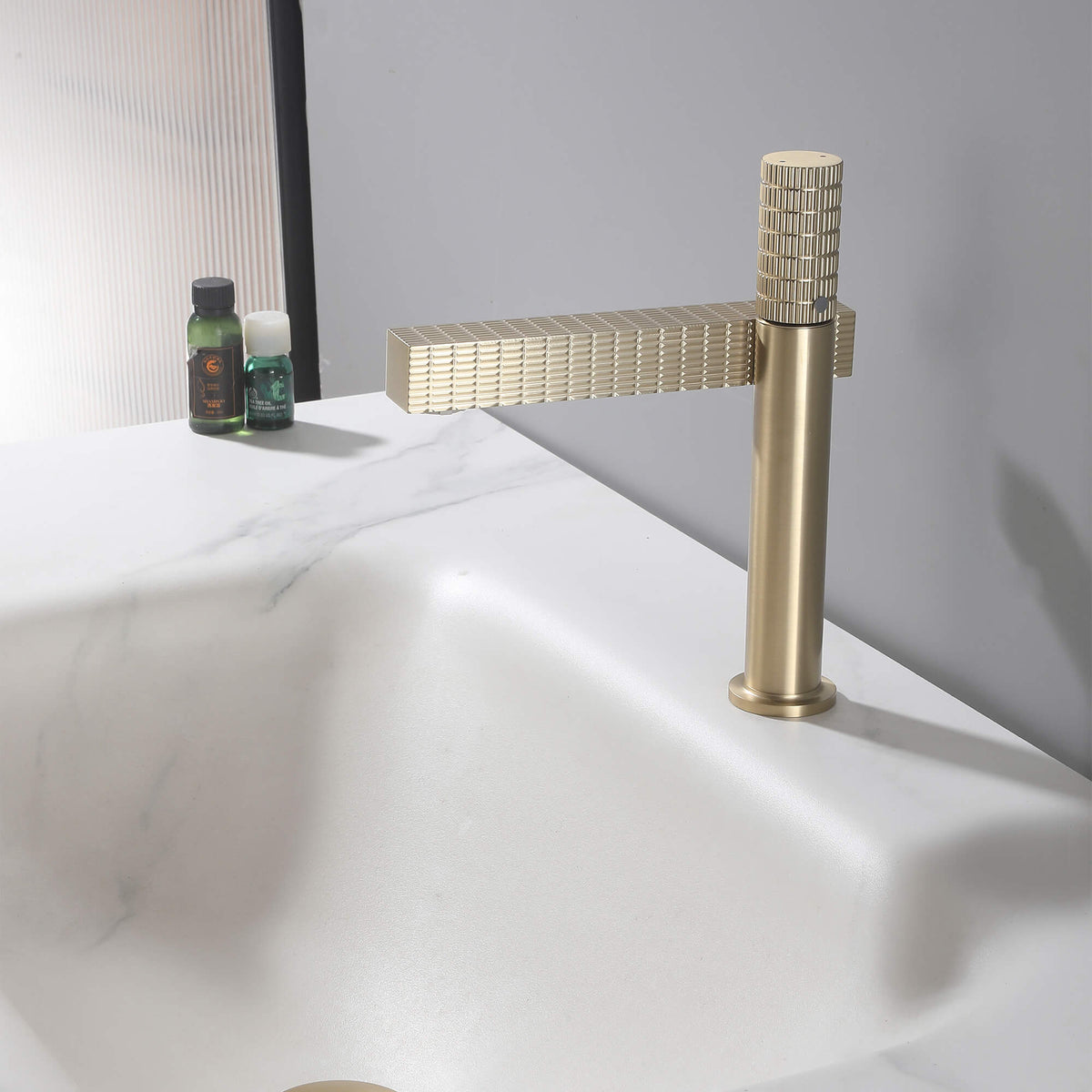 Modern Single Hole Bathroom Faucet with Dual Water Outlet and Flip Aerator