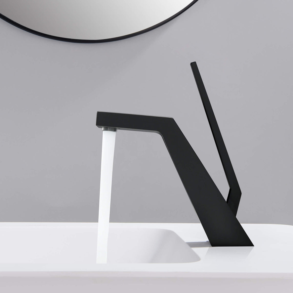 Modern Single-Hole Bathroom Basin Mixer Tap for Elegant Sinks